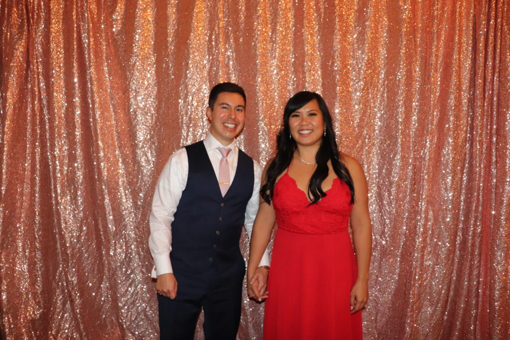 Couple at Niagara Fall Photo Booth Rental